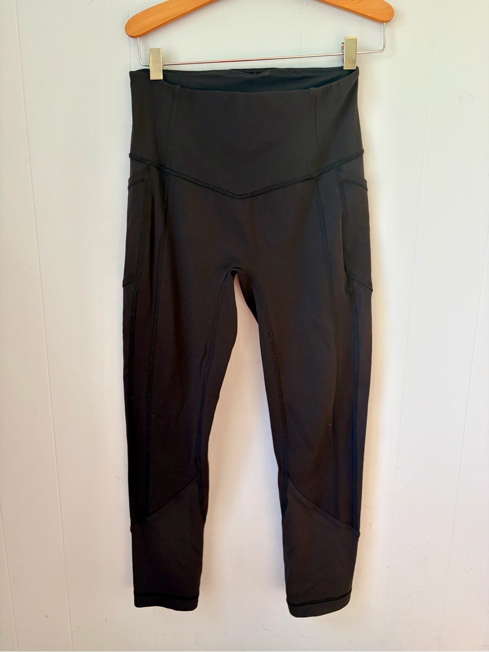 Lululemon High-Waist Black Performance Leggings with Side Pockets 6
